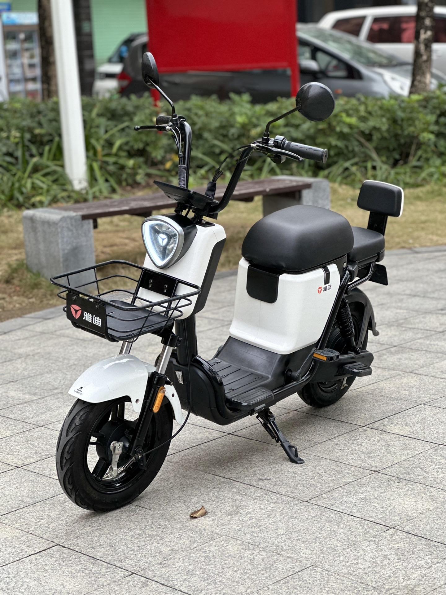 雅迪V20新國標電動車 續(xù)航42公里，城市通勤的理想選擇